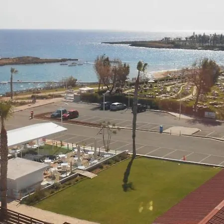 “apartment With Absolutely Stunning Sea Views” 52 *